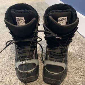 32 snowboard boots 8.5